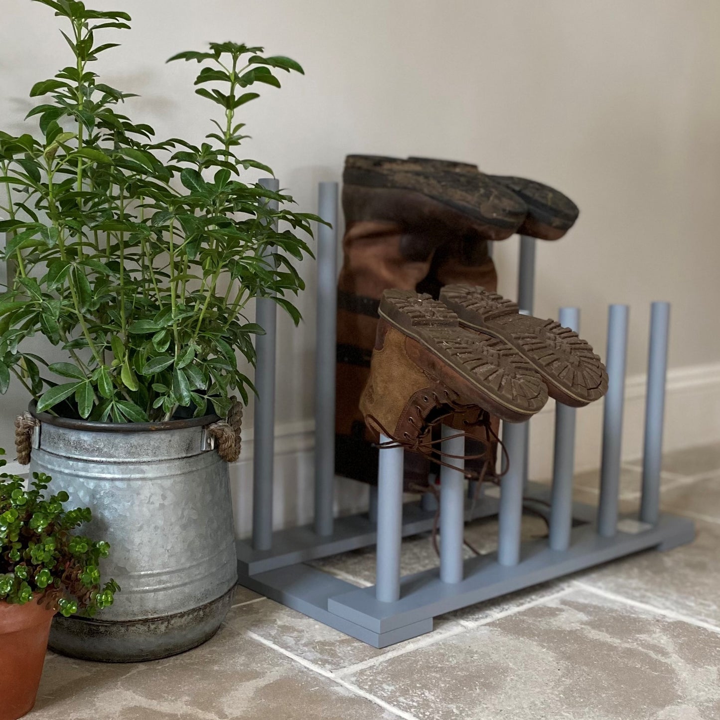 Wooden Welly Boot Rack Organiser in Light Grey with Two Cast Iron Beetle Boot Jacks