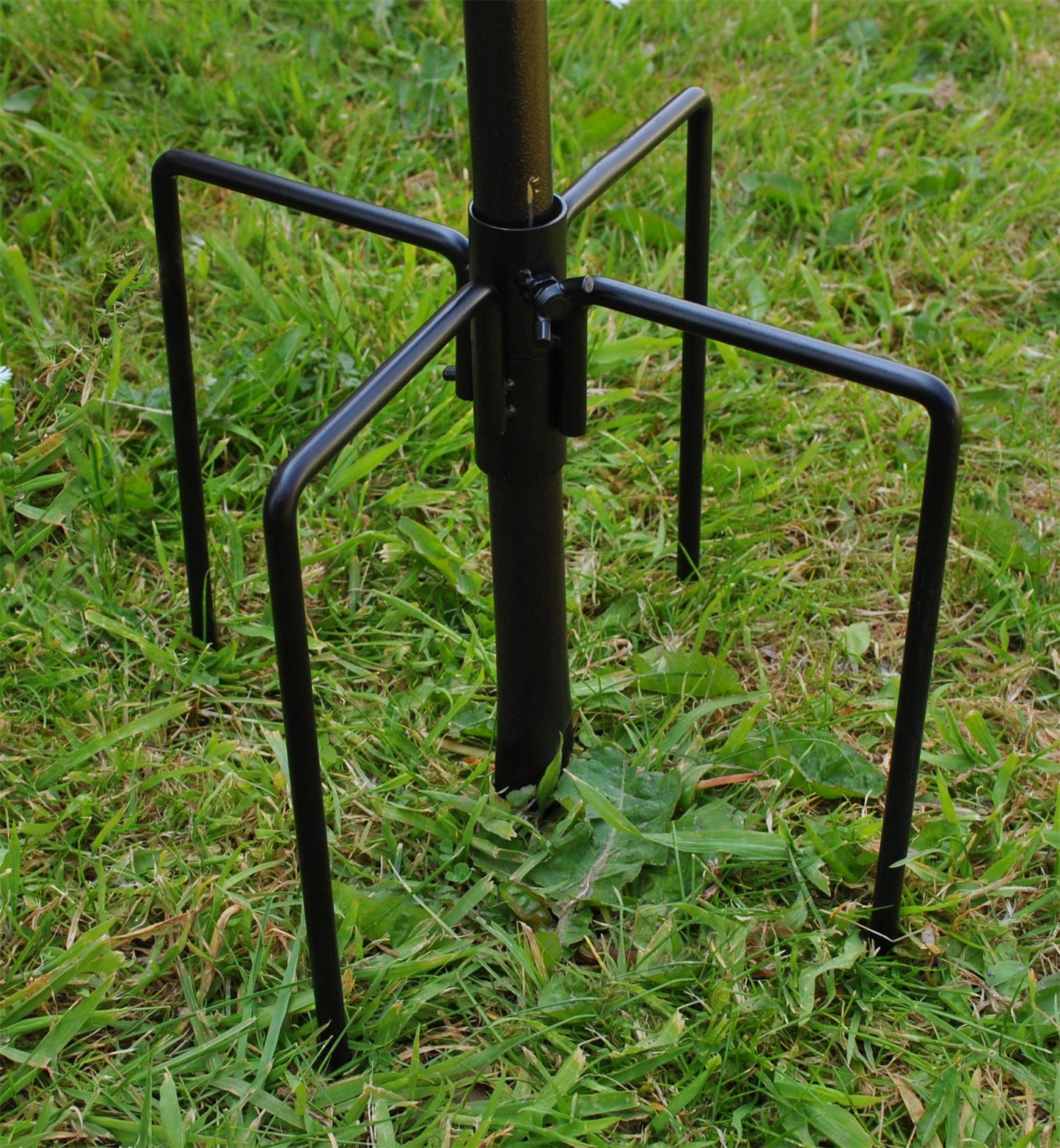 Metal Complete Bird Feeding Station with 4 Feeders with Stabiliser Stand