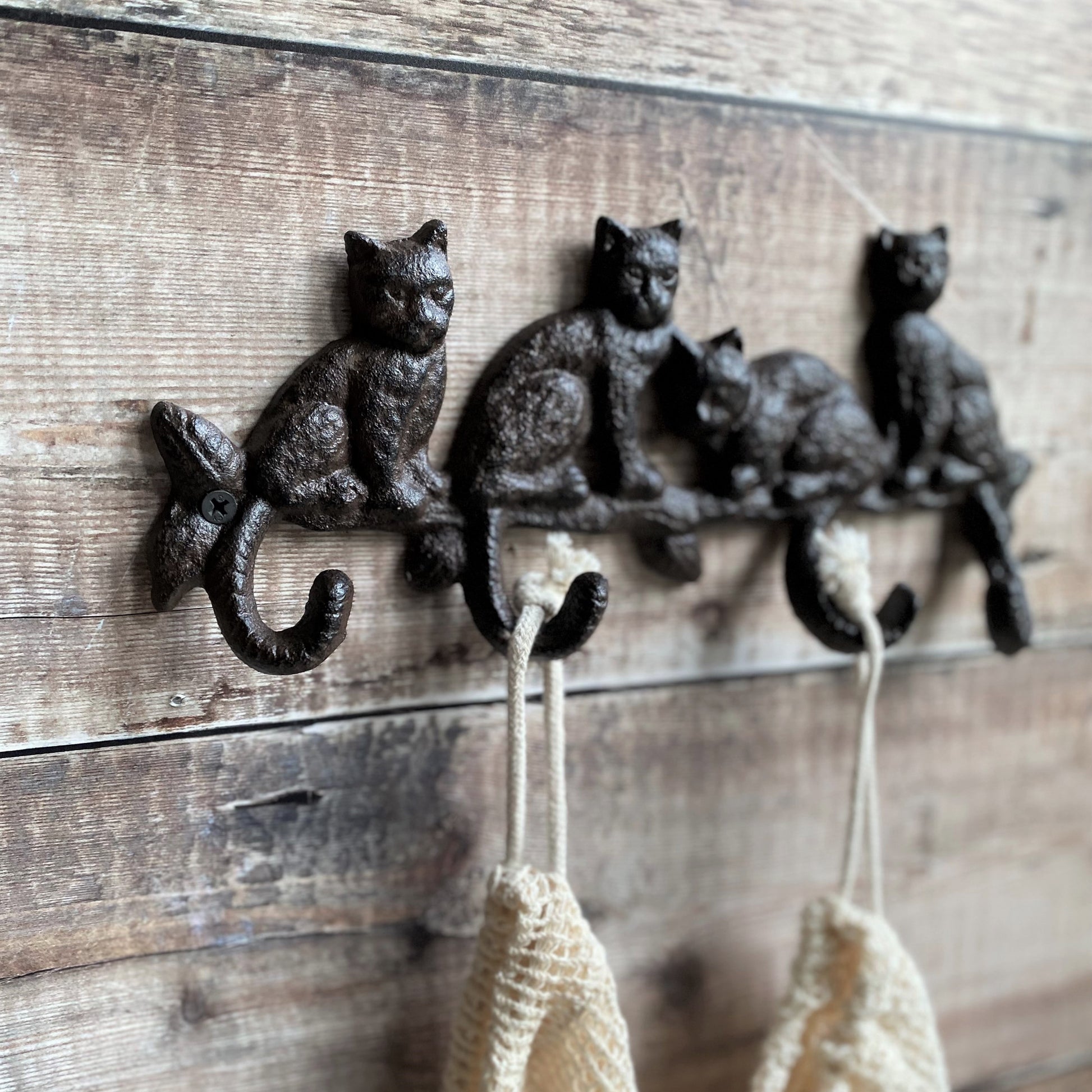  7 Cats Cast Iron Wall Mounted Hanger Rack - Decorative Cast  Iron Wall Hook Rack - Vintage Design Hanger with 7 Hooks - Wall Mounted