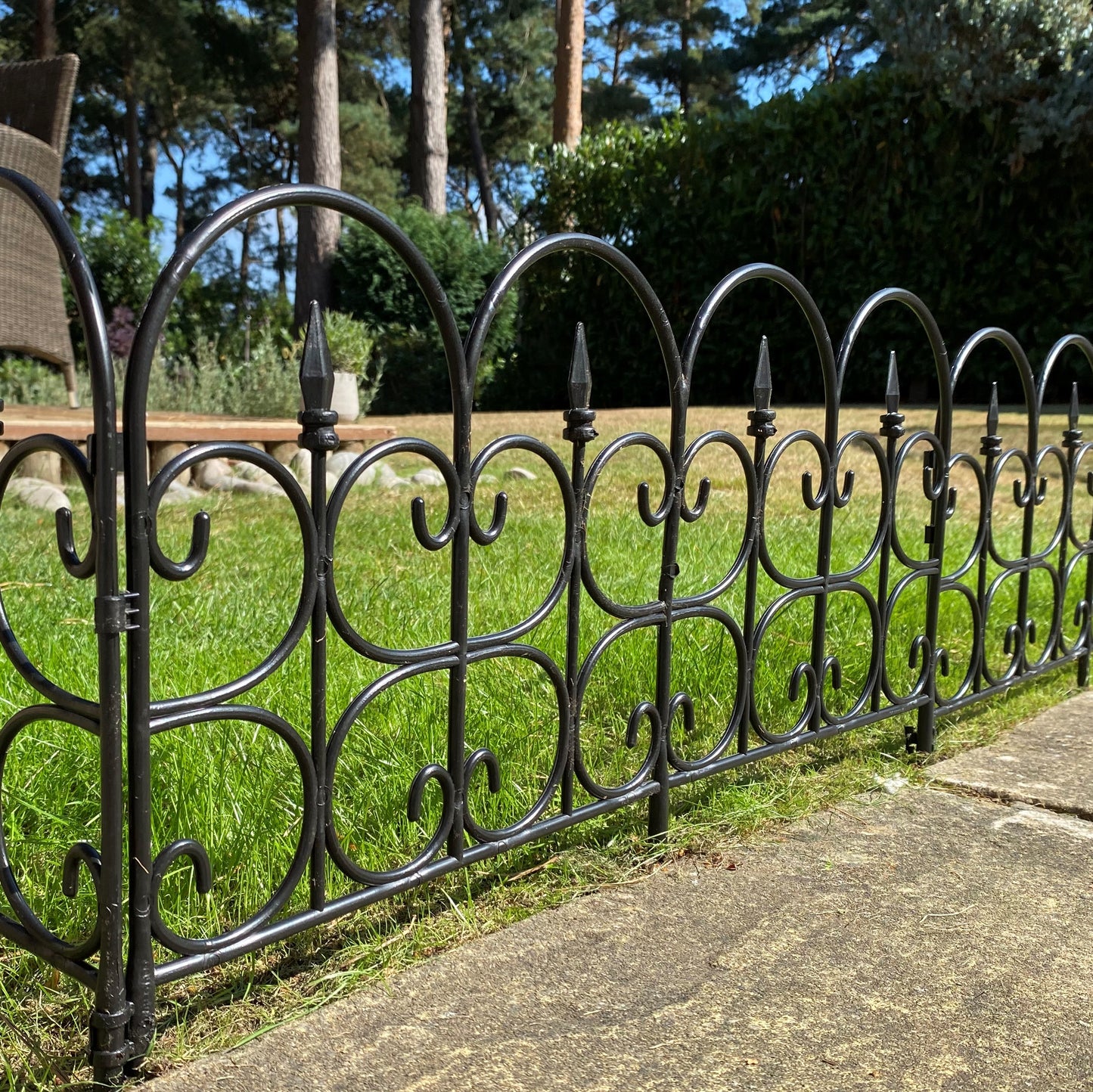 Hampton Black Plastic Lawn Edging (59cm x 32cm) - 10 Panels
