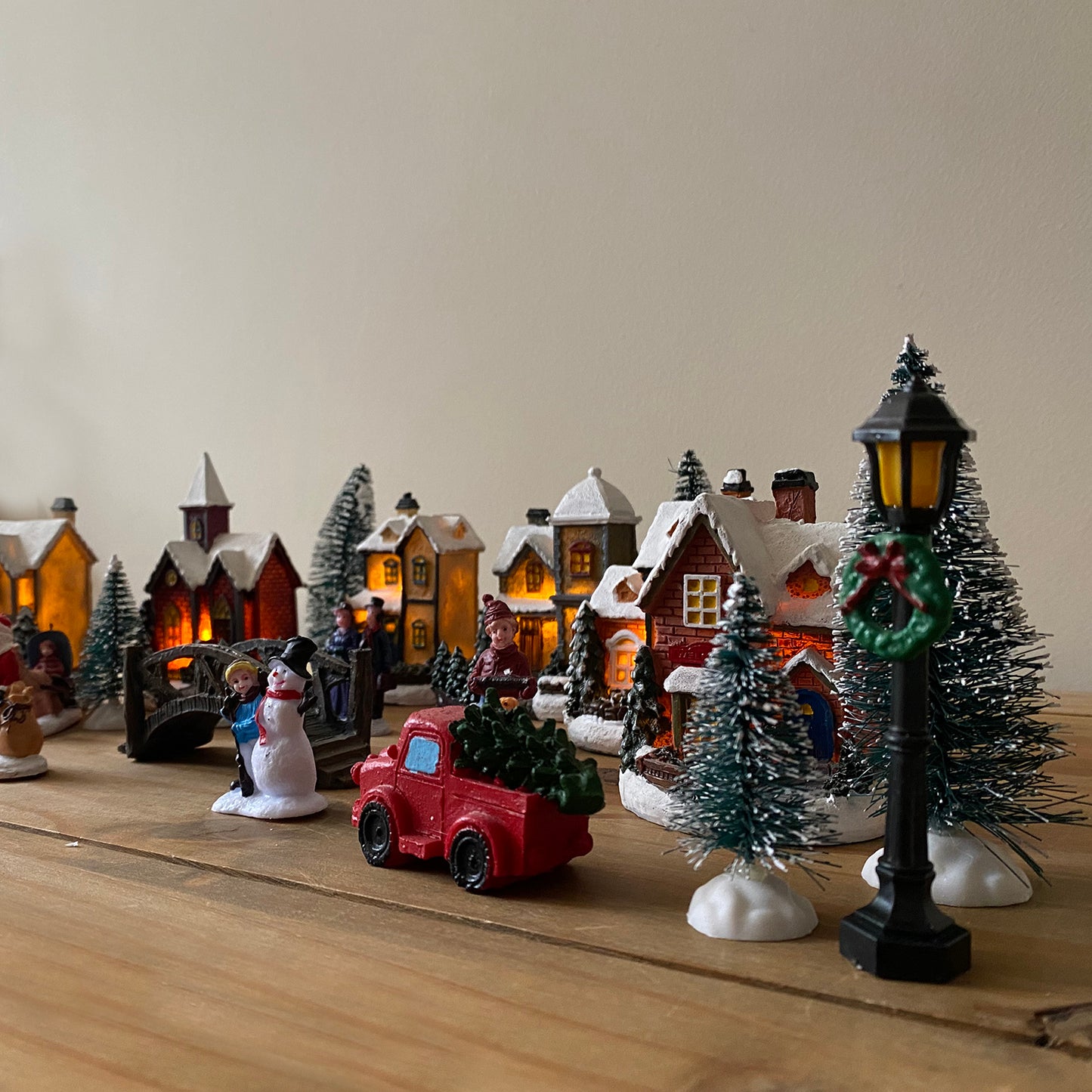 24 Piece Christmas Village Scene For Windowsills Or Mantelpieces