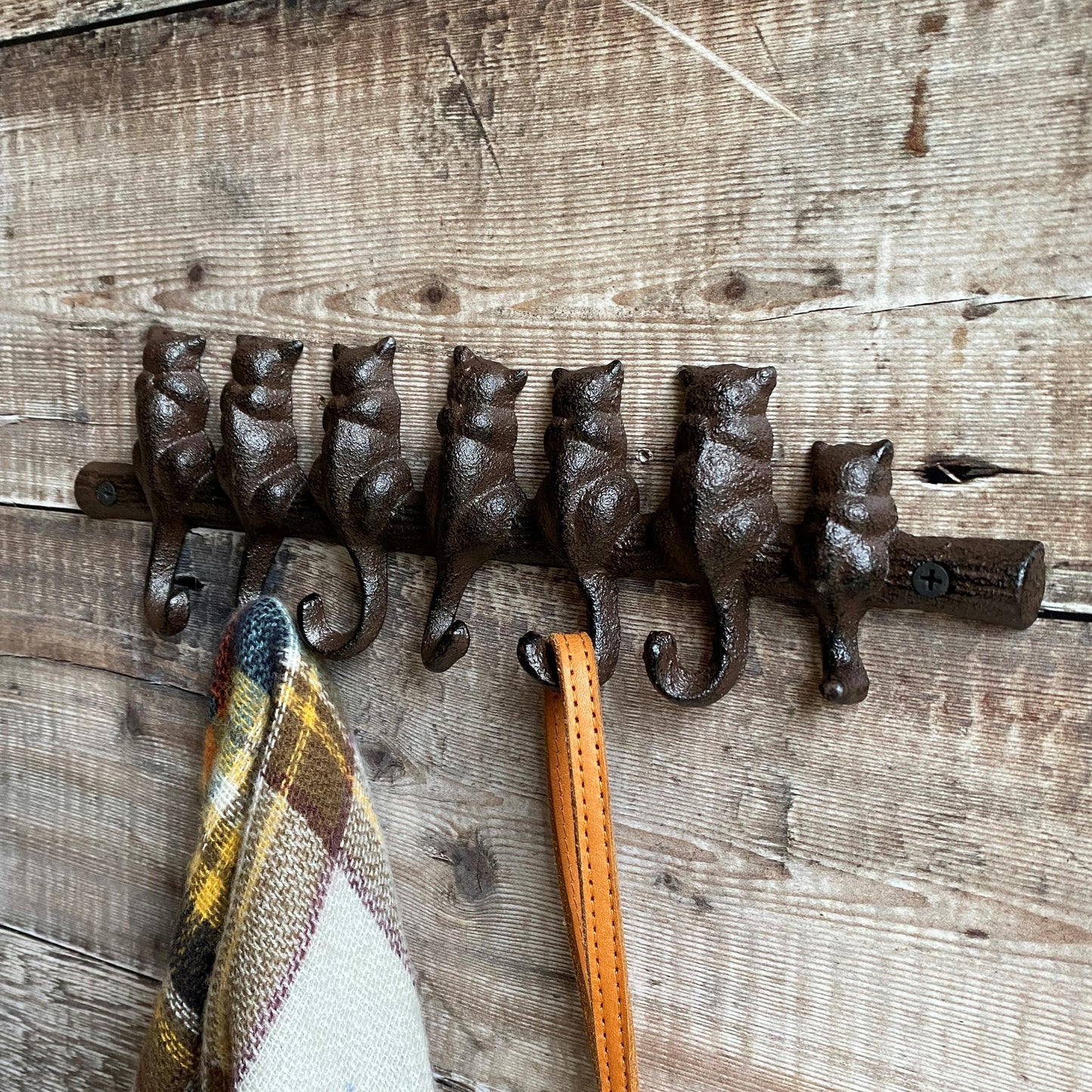 Cat Tail Wall Hook Rack in Cast Iron