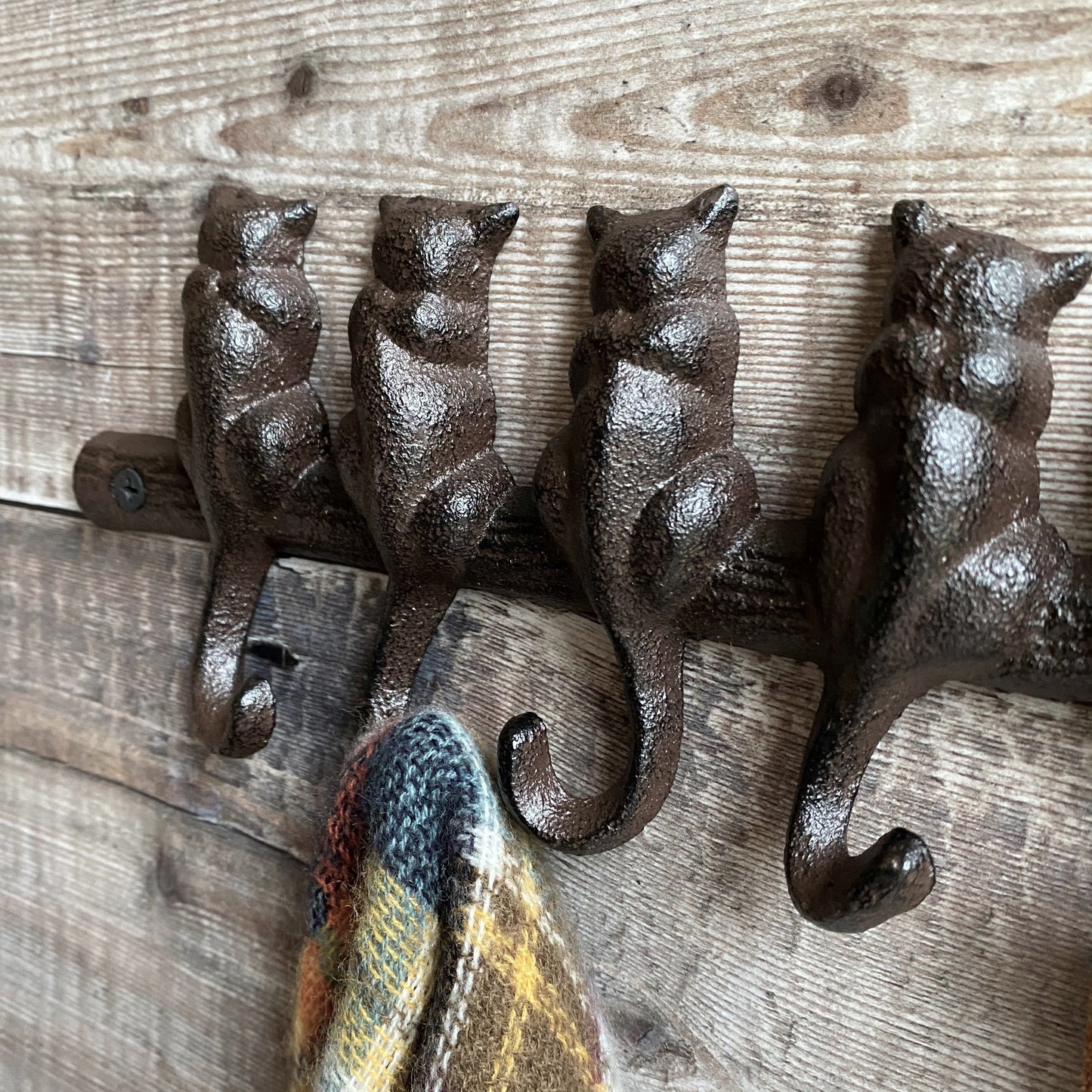 Cat Tail Wall Hook Rack in Cast Iron