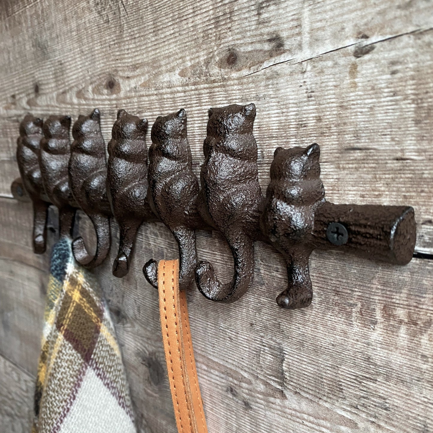 Cat Tail Wall Hook Rack in Cast Iron