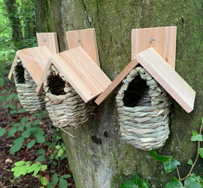 Reed Bird Nesting Pouches with Wooden Roof (Set of 3)
