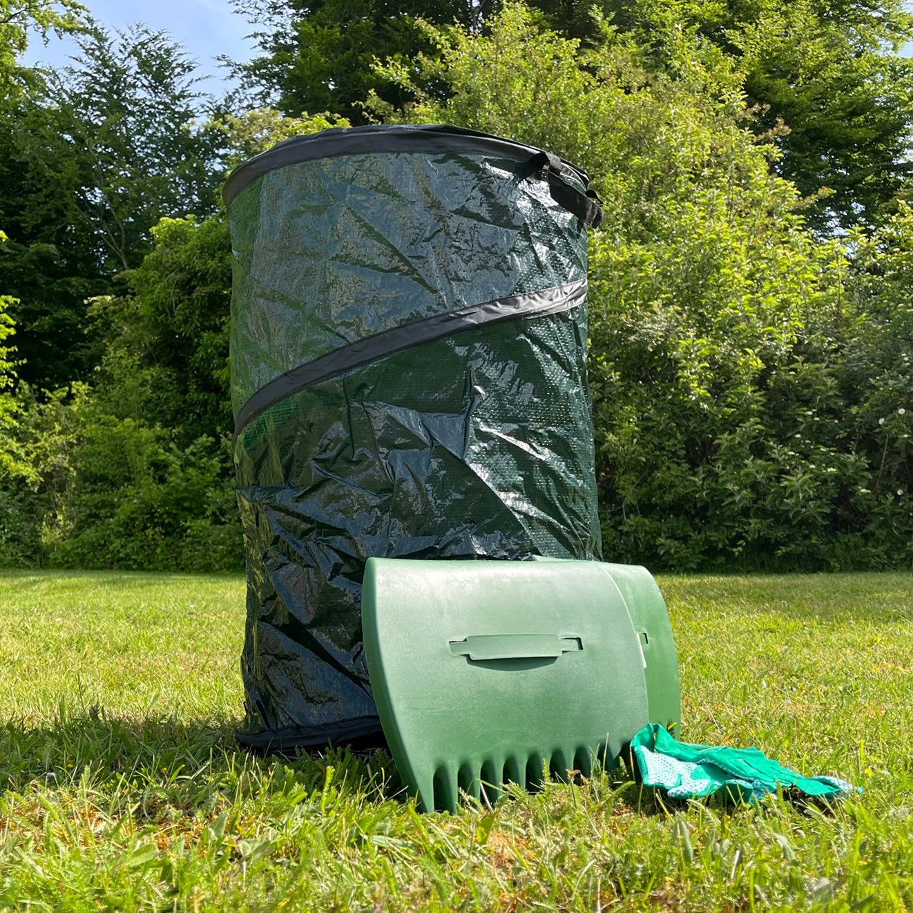 Garden Tidy Scoops Clean Up Kit Garden Leaf Grabs, Gloves & Pop Up Bag