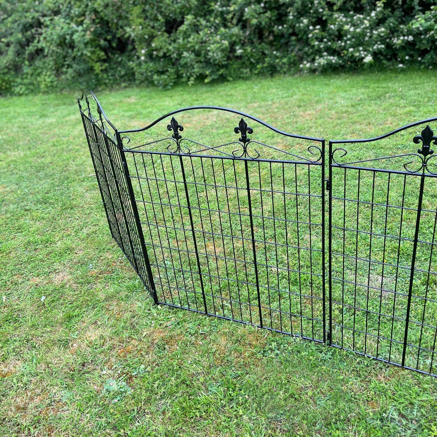 Set of 4 Fleur de Lys Design Metal Fence Panels (112cm x 91cm)