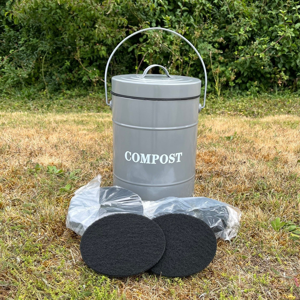 Large Kitchen Composter Caddy with Inner Bucket and 13 Filters in French Grey - Factory Second