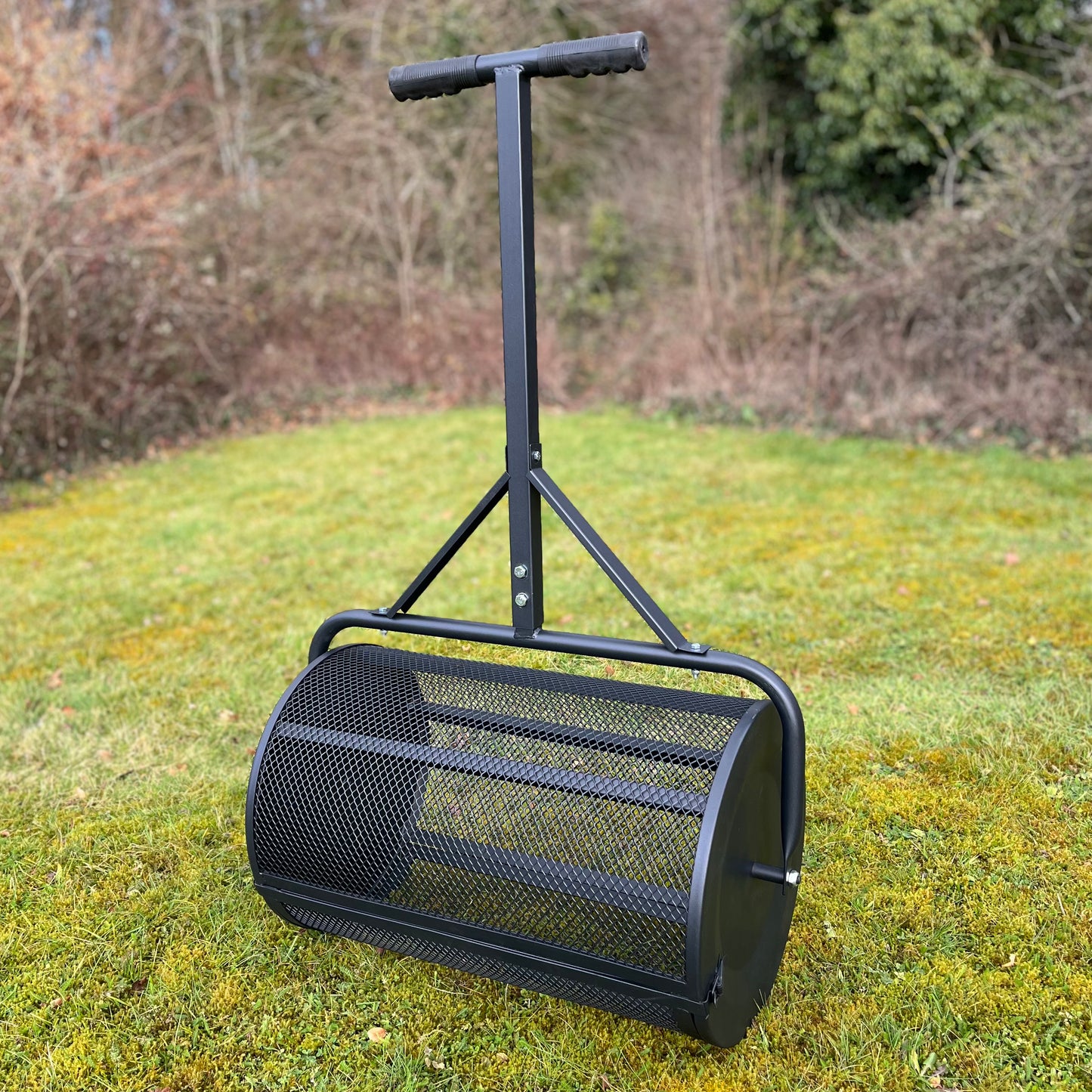 Rolling Garden Lawn Compost Spreader (70 Litre Capacity)