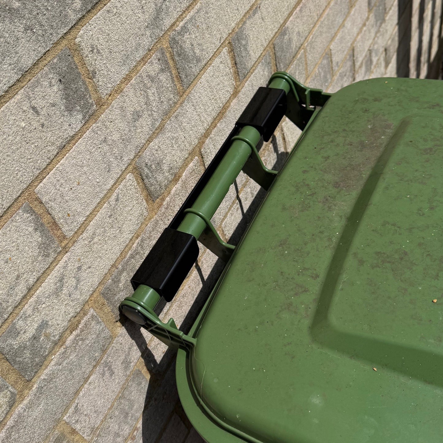 Wheelie Bin Metal Wall Bracket