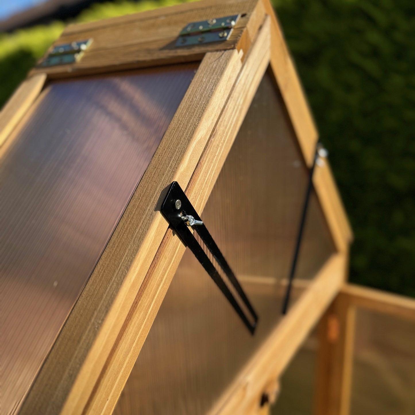 Wooden Framed Polycarbonate Apex Growhouse Mini Greenhouse