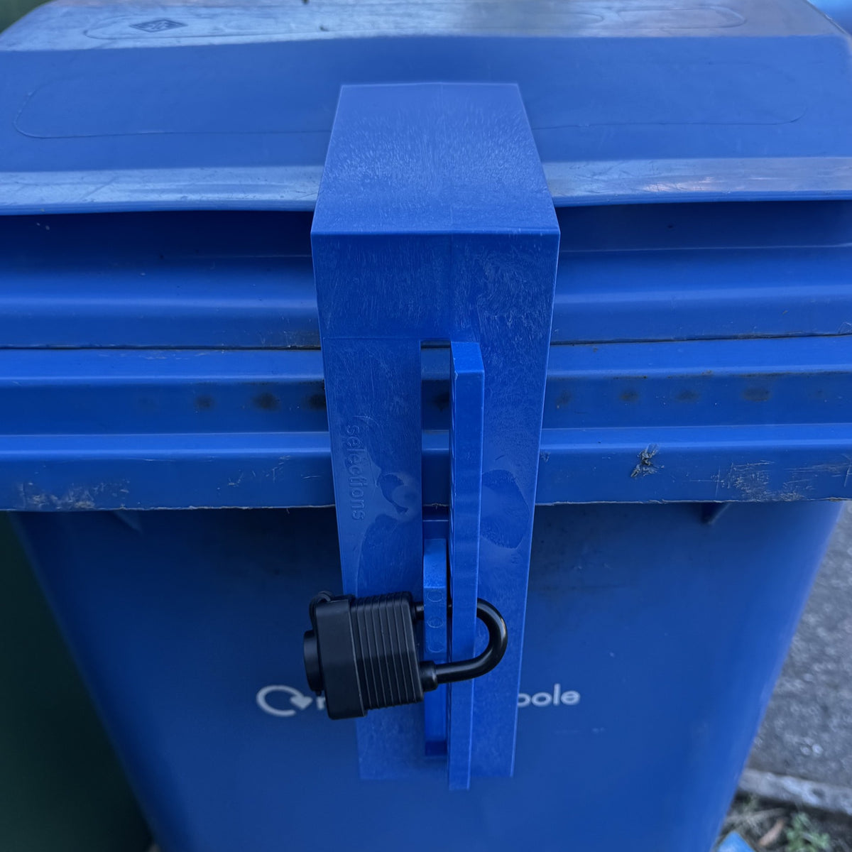 Wheelie Bin Tough Plastic Security Lock with Padlock - Blue