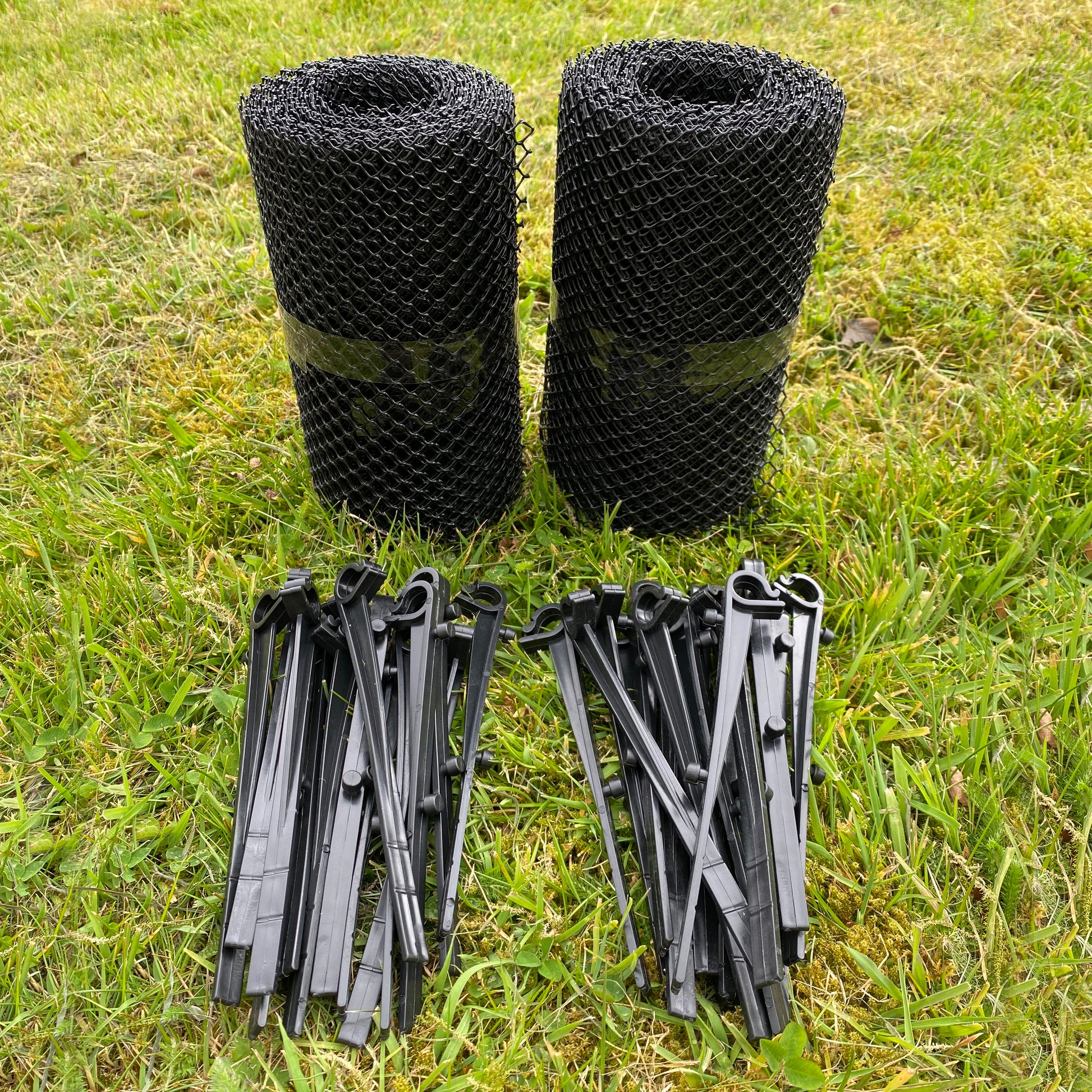 12m Gutter Mesh Netting Protection Guard with 30 Fixing Clips (2 Rolls)