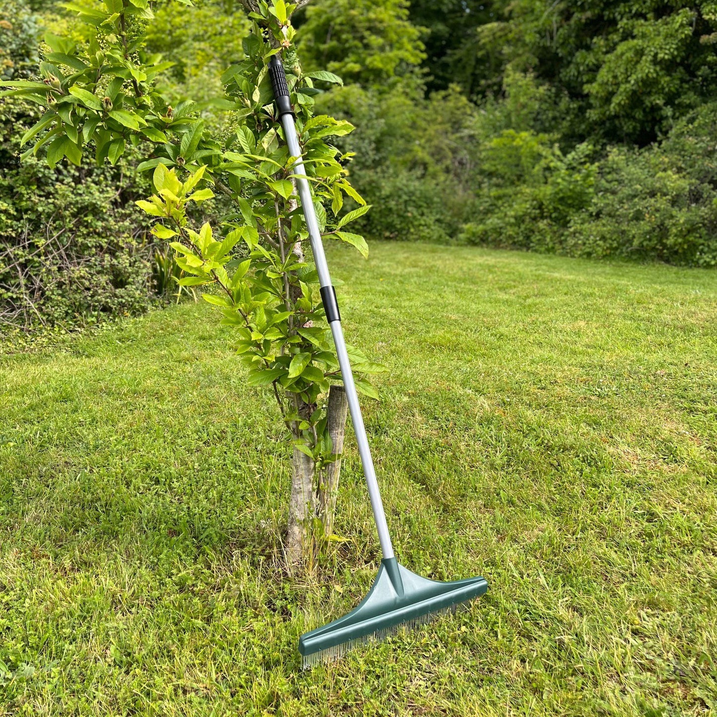 Artificial Grass Brush Garden Lawn Rake with Telescopic Handle
