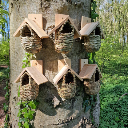Seagrass and Reed Bird Nesting Pouches with Wooden Roof (Set of 6)