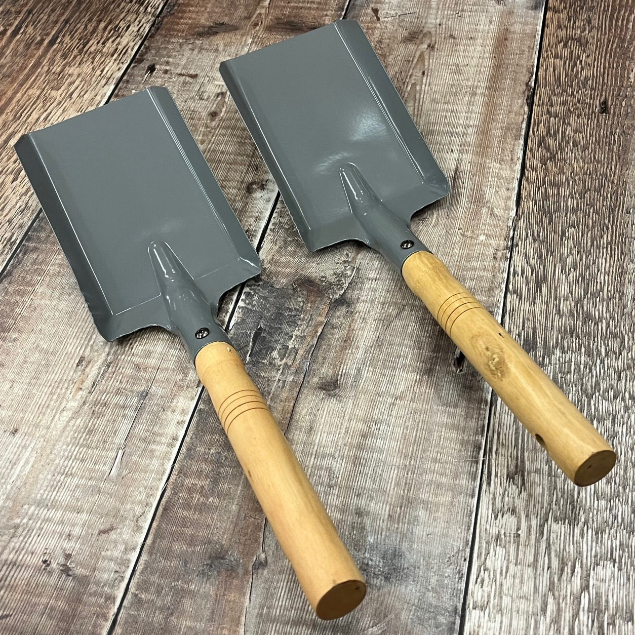 Metal Fireside Fireplace Shovel in French Grey with Wooden Handle (2 ...